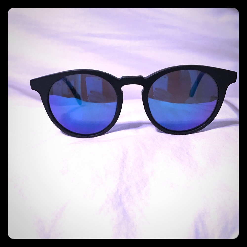 DIFF SUNGLASSES!!